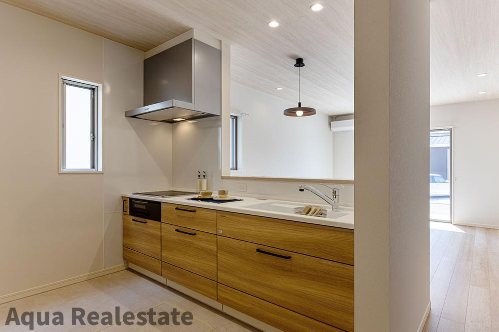 丸亀市津森町の新築一戸建の前面道路含む現地写真