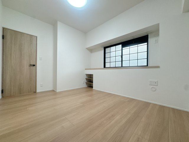 【洋室】 | アーベインルネス大手町☆仲介手数料無料☆ | 一人ひとり快適な空間は違うからこそ、家具の配置もアレンジしやすいシンプルなデザインに。