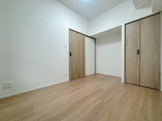 【洋室】 | アーベインルネス大手町☆仲介手数料無料☆ | たとえ。小さかろうとやっぱり窓のある・なしは大きく違うもの。あるんです。窓。差し込む光はちゃんと朝を教えてくれるみたいです。