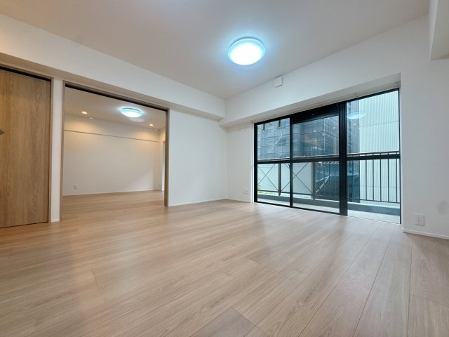 【居間・リビング】 | アーベインルネス大手町☆仲介手数料無料☆ | ゆっくりくつろげるLDKは大きな窓からたっぷりの日差しが取り込める心地の良い空間。日中は明かりが無くても過ごせます。