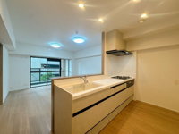 【居間・リビング】 | アーベインルネス大手町☆仲介手数料無料☆ | 景観を望みながらお部屋でくつろぐのがおすすめの過ごし方です♪家族との時間、自分の時間共に大切にできる空間がここにあります。