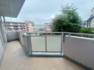 【外観】 | 落ち着く緑の木々が目に優しくしみてきます。住まい選びに眺めは大事。