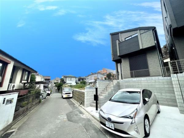 横浜市南区中里４丁目の新築一戸建の外観|堂々と完成しました！いつでもご案内可能です！
お車でご自宅まで送迎承ります。