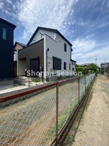 【外観】 | 令和５年築（築２年）の築浅中古戸建です！
現況空家のため、ぜひご内覧をお待ちしております！