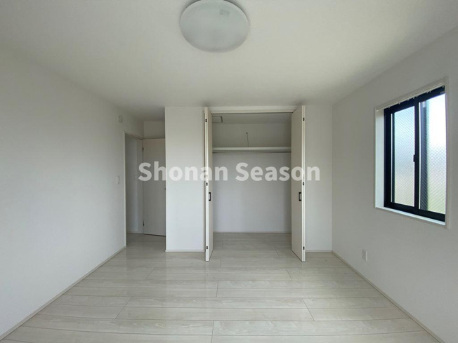 【洋室】 | ２Fにはフローリングの居室が３部屋ございます！