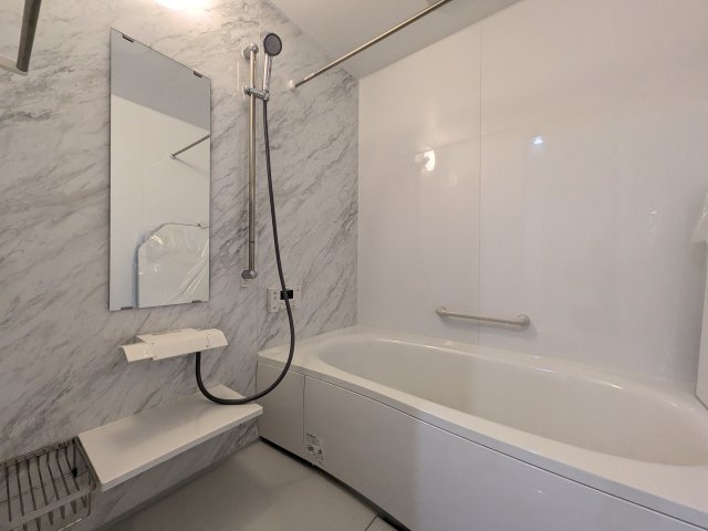 【浴室】 | 半身浴もゆっくり楽しめる広々浴室