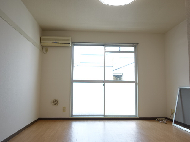 コパンジューヌⅢの居間・リビング