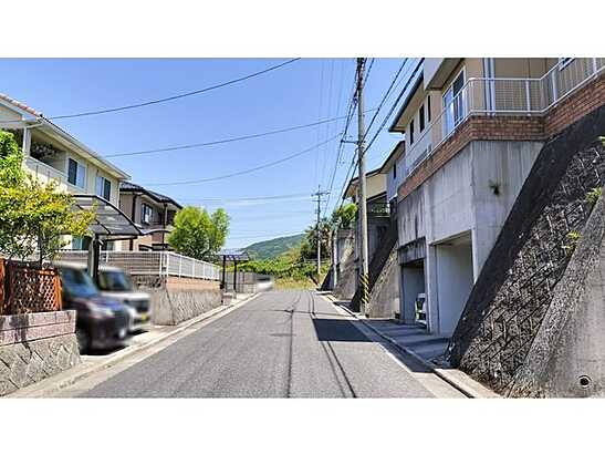 【前面道路含む現地写真】