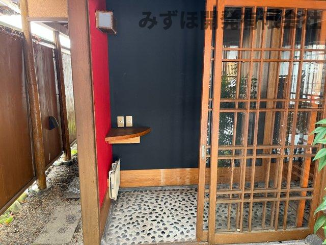 米沢市中央１丁目6-20の玄関