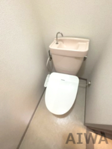 【トイレ】 | アベニュー迎町 | 落ち着いた色調のトイレです