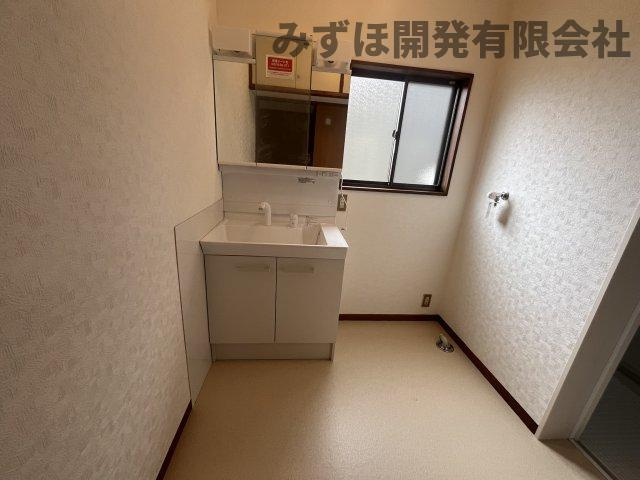 天童市北久野本3丁目6-19の脱衣所|洗面台新品入れ替え済み