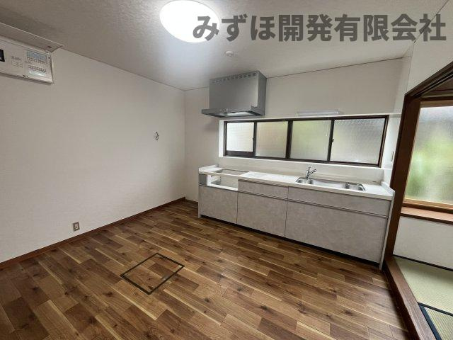 天童市北久野本3丁目6-19の居間・リビング|クロス・床リフォーム済