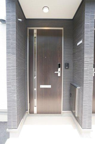 合志市須屋のアパートのエントランス