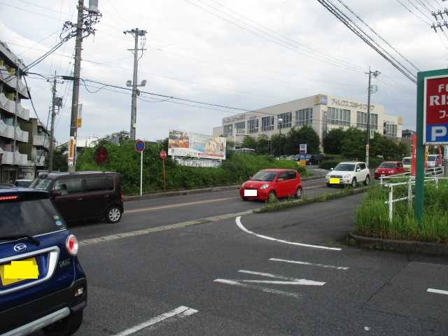 フィールリスタの駐車場