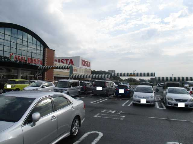 フィールリスタの駐車場