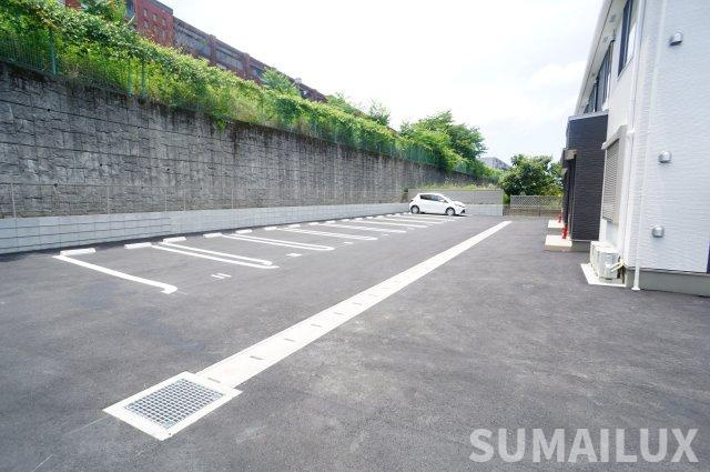 合志市須屋のアパートの駐車場