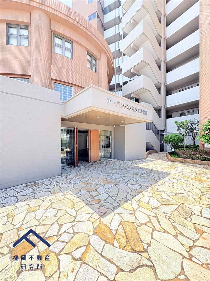 アーバンパレスシェル福間の駐車場