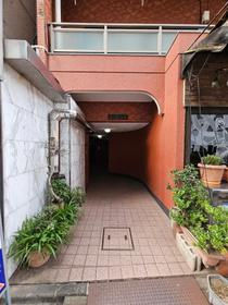 ウスダム・コーズ池之端ハイツのエントランス