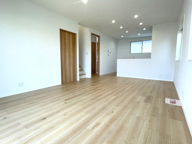 西区新庄町　№33850の居間・リビング|ゆとりある17.8ＬＤＫ