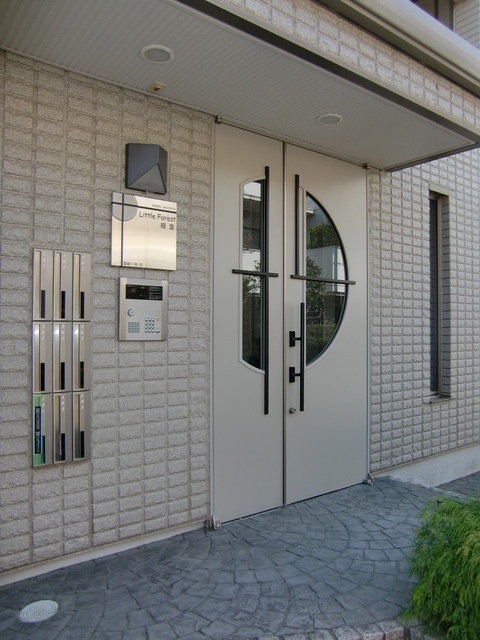リトルフォレスト経堂のエントランス|オートロック付きのエントランス