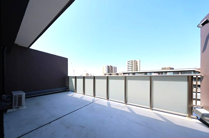 アヴァンセテラス瑞穂日向町のバルコニー