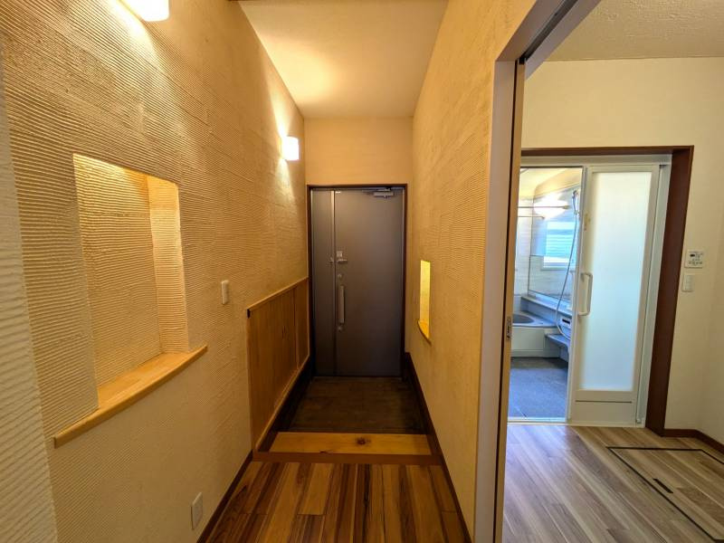 高知市福井町　　中古一戸建ての玄関|落ち着いた玄関です