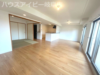 【居間・リビング】 | Vigaisho日野！3階部分！3LDK！ウォークインクローゼットあり♪ペット飼育可能なマンション | Vigaisho日野！3階部分！3LDK！ウォークインクローゼットあり♪ペット飼育可能なマンション