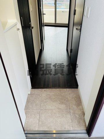 プラウランド名駅の玄関