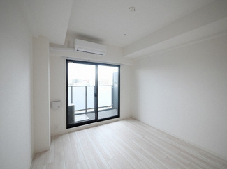 【洋室】 | S-RESIDENCE難波大国町Deux | ゆったりした洋室です