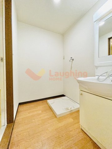 プリティパーク小森野の洗面所|明るい洗面所です