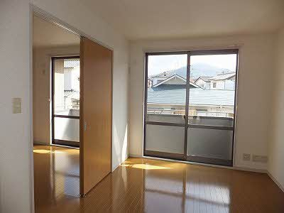 ミラベル焼山中央A棟の居間・リビング