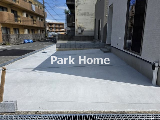 高知市高見町 ④　新築戸建ての駐車場