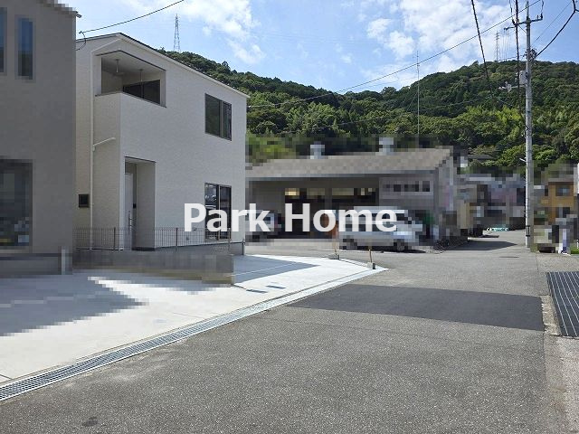 高知市高見町 ④　新築戸建ての前面道路含む現地写真