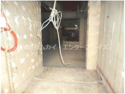 池田駅前ビルの内装