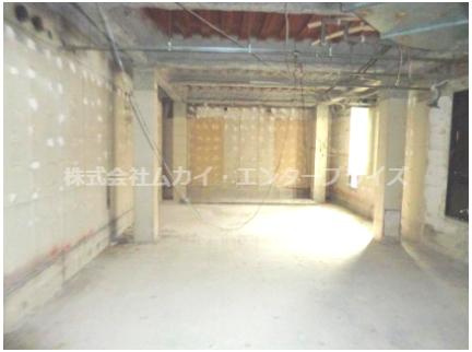 池田駅前ビルの内装