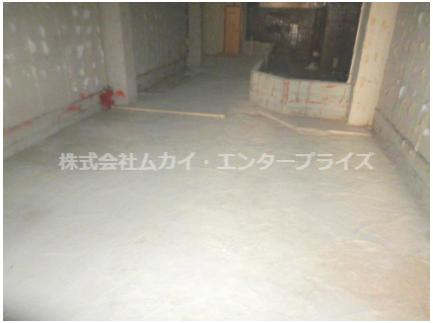 池田駅前ビルの内装