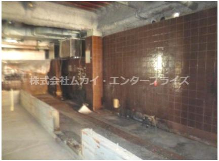 池田駅前ビルの内装