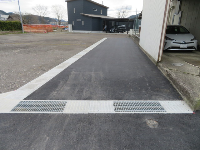 丹波市青垣町佐治の売地の前面道路含む現地写真