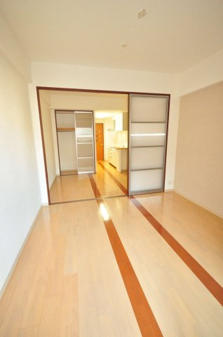 大阪市都島区東野田町１丁目の賃貸マンションの居間・リビング
