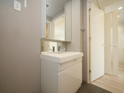 【独立洗面台】 | エル・セレーノ新大阪北 | 独立洗面台で身支度をすべて済ませてしまいましょう