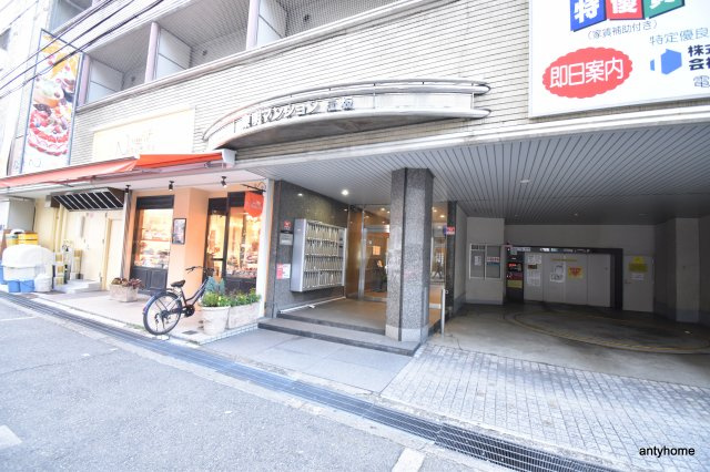 東明マンション江坂　仲介手数料無料のエントランス