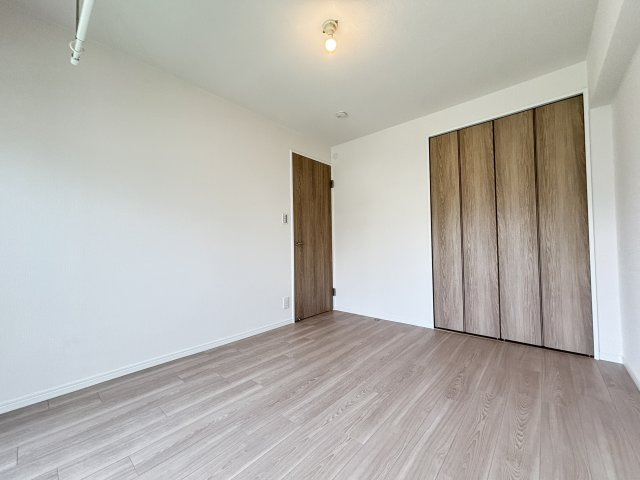 葛野ハイツの洋室