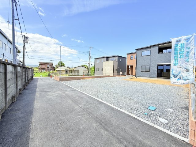 第1石岡市北府中　新築戸建　2号棟の前面道路含む現地写真