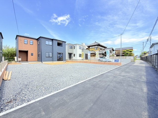 第1石岡市北府中　新築戸建　2号棟の前面道路含む現地写真