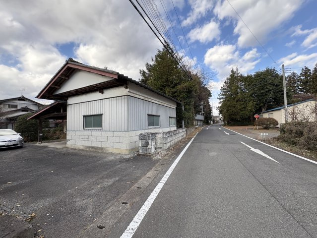 蔵・倉庫あり！　芳賀町上稲毛田　中古戸建　の前面道路含む現地写真