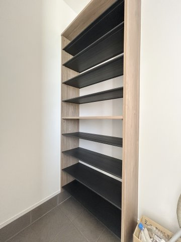 【中古戸建】高崎市下之城町の玄関|■玄関収納