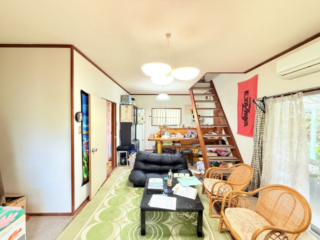 鉾田市二重作中古住宅の居間・リビング