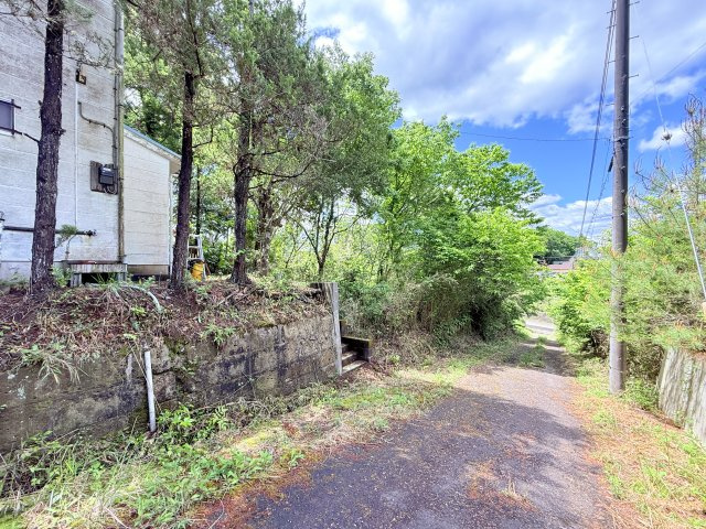 鉾田市二重作中古住宅の前面道路含む現地写真