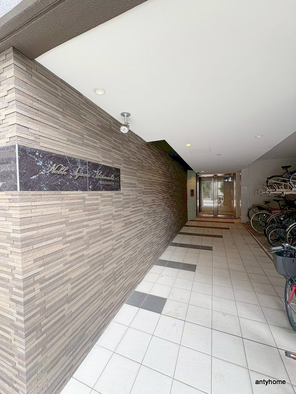 ノーブルスクエア新町のエントランス