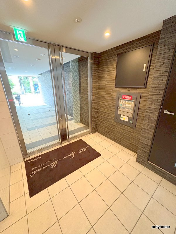 ノーブルスクエア新町のロビー